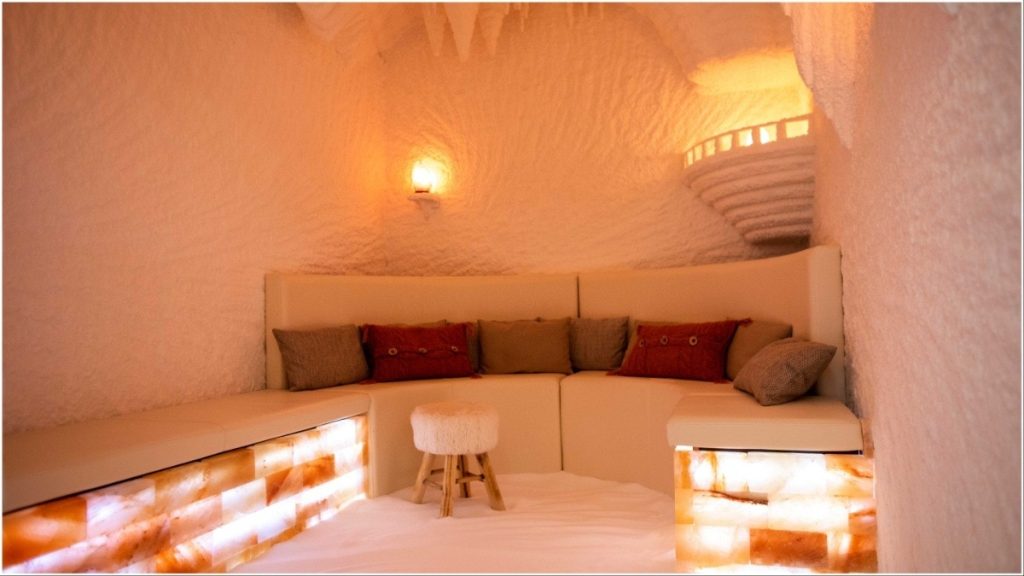 Watch: Firefighters use ropes to rescue 5 stuck at Navi Mumbai waterfall