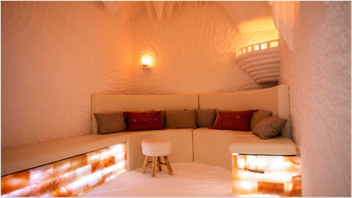 Watch: Firefighters use ropes to rescue 5 stuck at Navi Mumbai waterfall