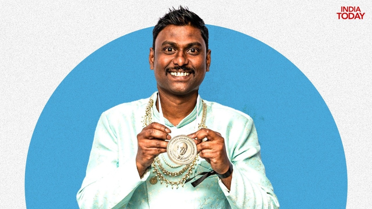 Bukan hanya pemenang James Beard, dia juga pembawa bendera dari Tamil Pride. Temui Chef Vijay Kumar