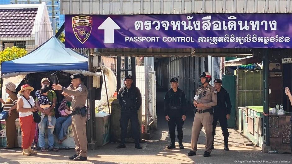 Thailand menutup penyeberangan perbatasan ke Kamboja