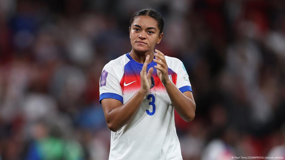 Euro 2025: Wanita Inggris Jess Carter dengan rasis dihina