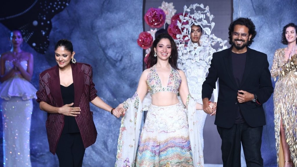 Stars, Sequin dan 7 Stage of Love: Rahul Mishra Show di India Couture Week 2025
