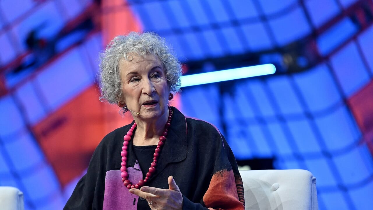 Buku Baru untuk Margaret Atwood: Ini adalah kisah hidupnya dan panorama sastra