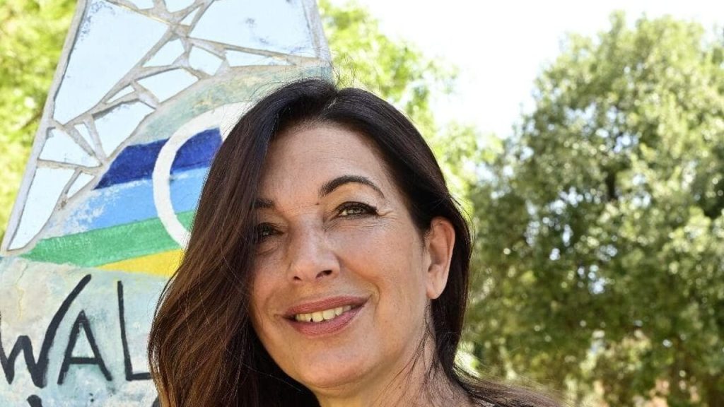 Absurditas menentang manusia internasional manusia