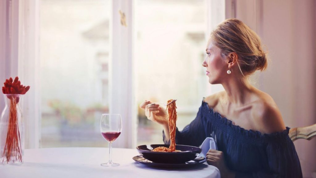 Hanya Anda, makanan Anda, dan nol pembicaraan kecil: kegembiraan makan solo