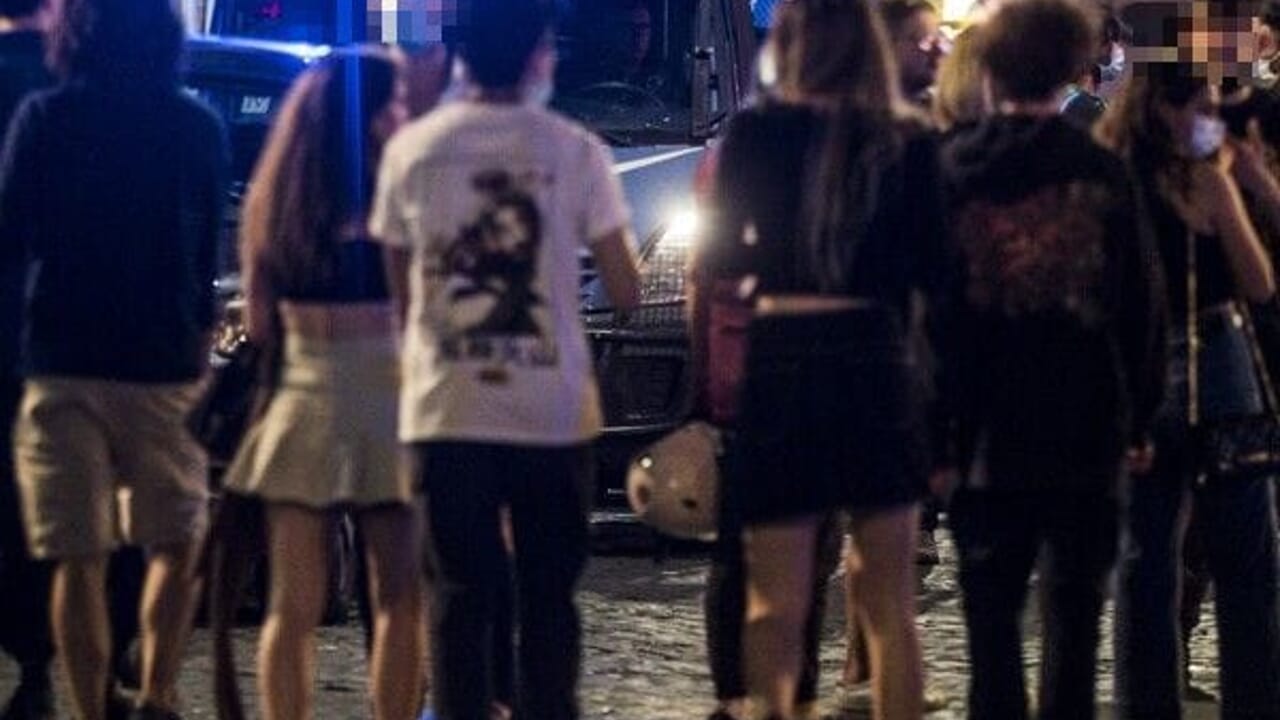 Masalah sebenarnya dari jam malam untuk anak -anak