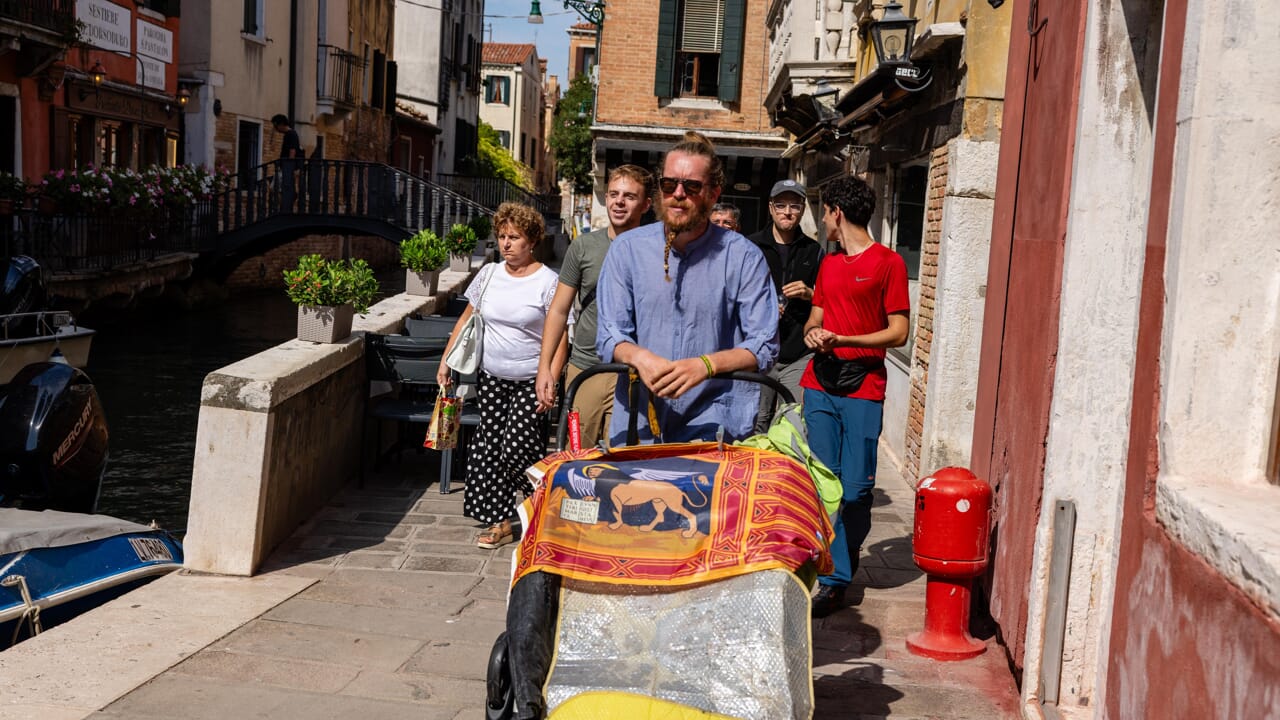 Jalan -jalan di seluruh dunia 'Pieroad' akan menjadi buku