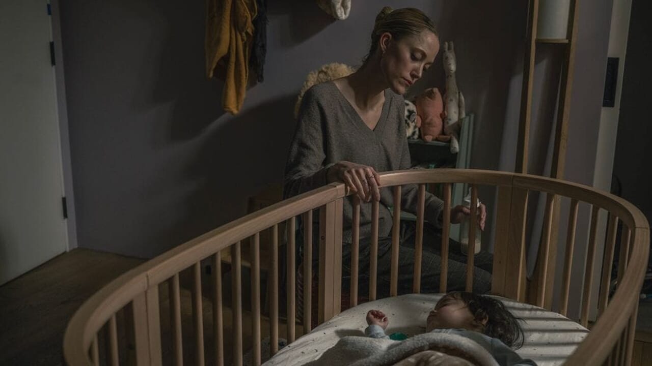 Tangan di cradle, di Disney+ remake thriller tahun sembilan puluhan