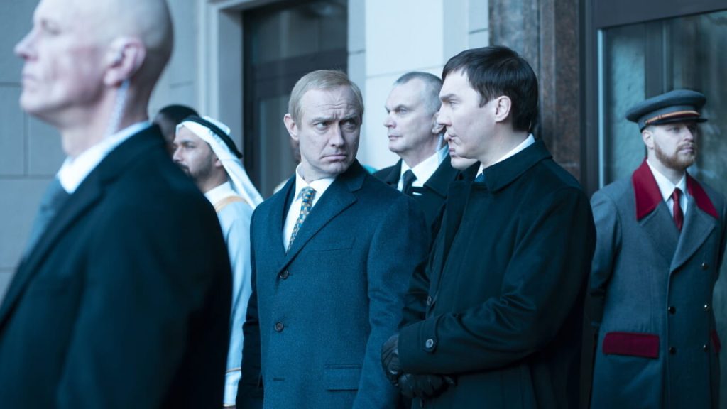 "Penyihir Kremlin"dengan hukum Jude dalam peran Putin, adalah film yang menjadi perhatian kita semua