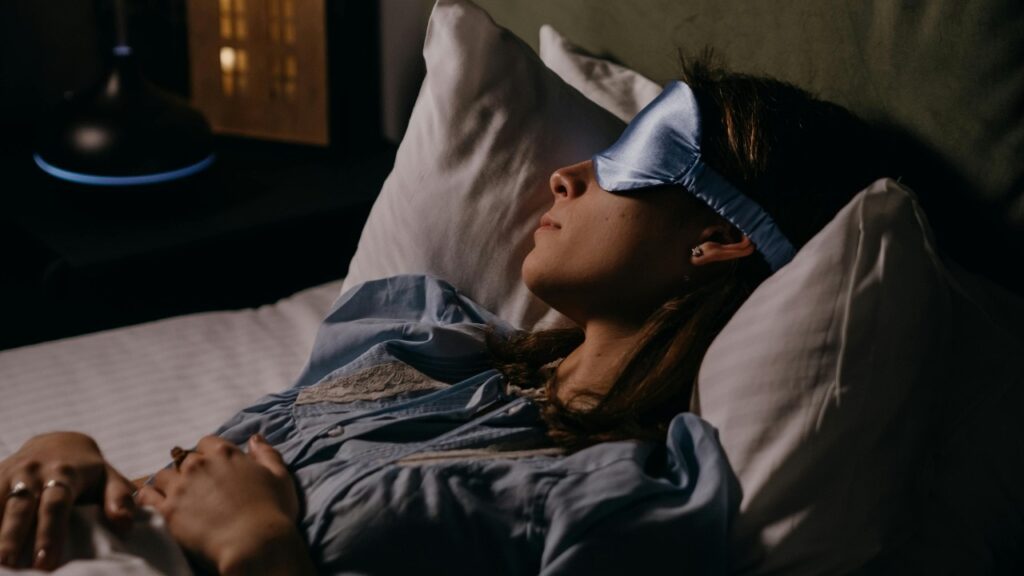 Bisakah metode tidur militer 2 menit bekerja pada pikiran yang cemas dan tanpa tidur saat ini?