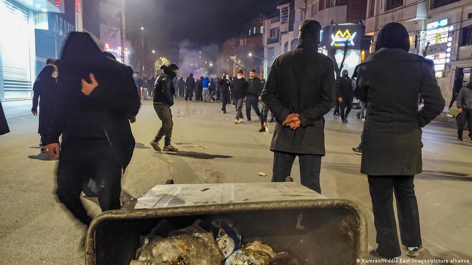 Iran sedang offline: gelombang protes mencapai tingkat baru