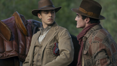 Sherlock Muda - Pahlawan Fiennes Tiffin dan Dónal Finn (Kredit Foto_ Dan Smith)