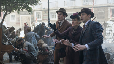 Sherlock Muda - Pahlawan Fiennes Tiffin, Dónal Finn dan Natascha McElhone (Kredit Foto_ Dan Smith)