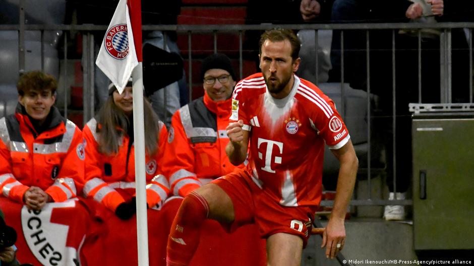 Bundesliga: FC Bayern menjauhkan diri dari BVB yang beruntung