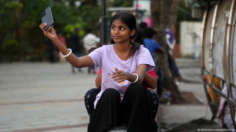 India membahas usia minimum untuk menggunakan media sosial
