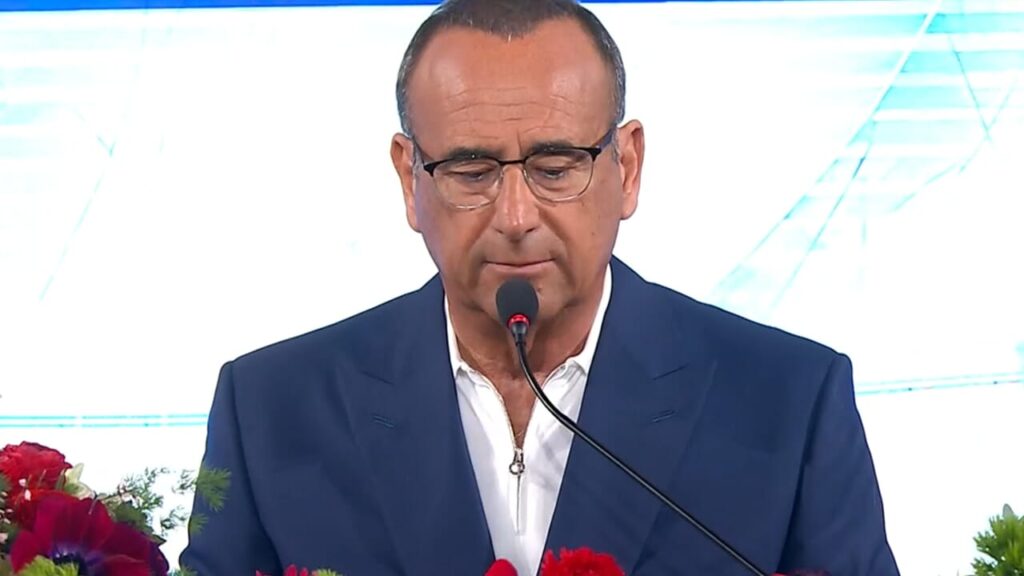 Metamorfosis Carlo Conti: sangat berbeda dengan Amadeus, tetapi juga dari dirinya yang dulu