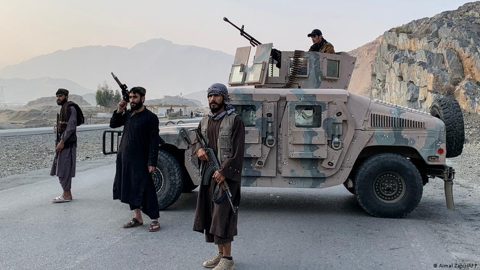 Pakistan mengumumkan "perang terbuka" melawan Afganistan