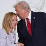 Itu "ciuman" kepada Trump dan alasan lain kekalahan Giorgia Meloni