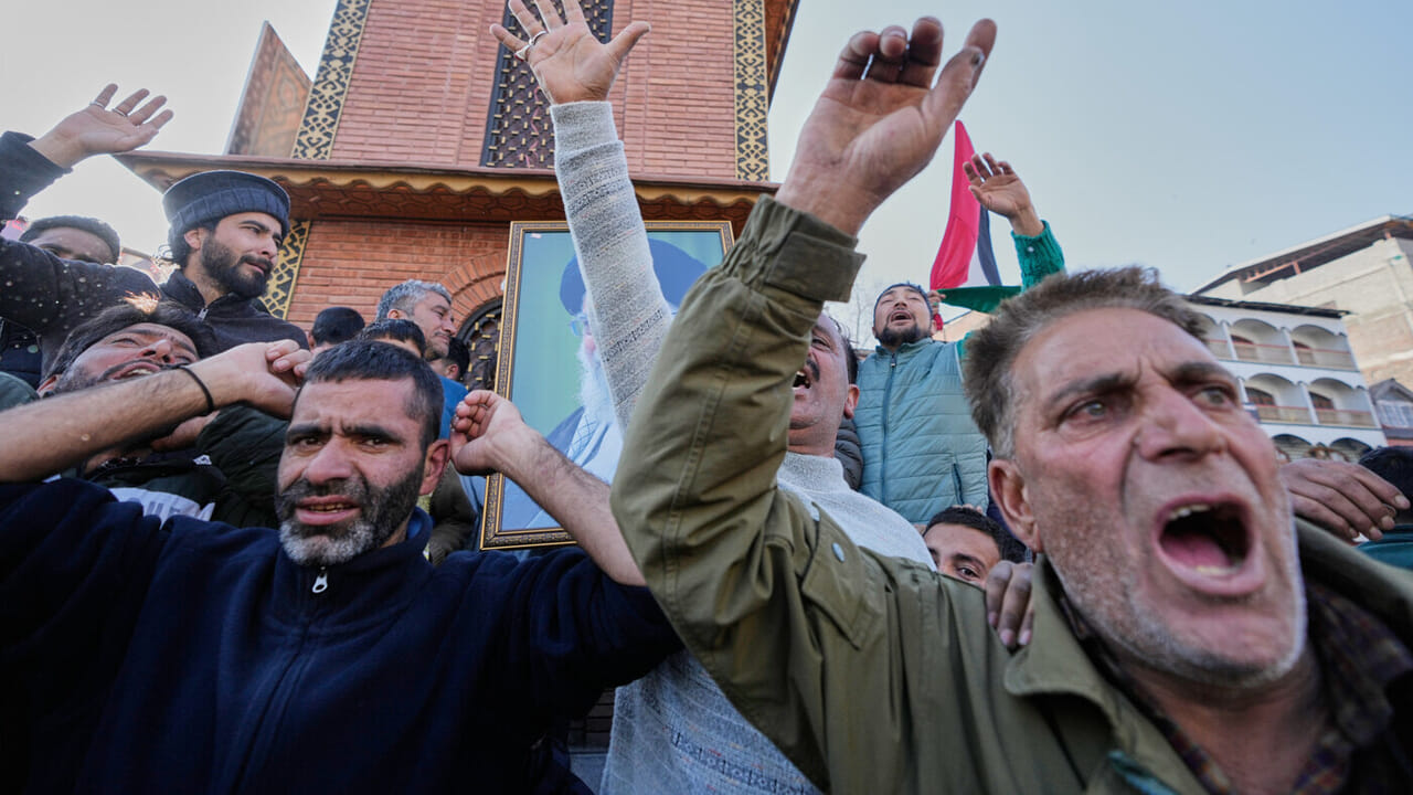 Bunuh Khamenei yang penuh kebencian dan berikan diri Anda masa depan politik