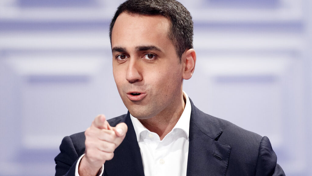 Di Maio "hilang" dalam perang: 15 ribu euro sebulan untuk menulis selamat Ramadhan