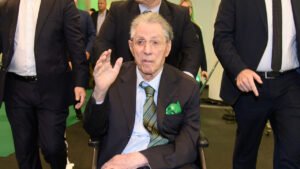 Menjelaskan Bossi kepada mereka yang tidak ada di sana, kepada mereka yang tidak tumbuh besar di Padania: singkatnya, ke seluruh dunia