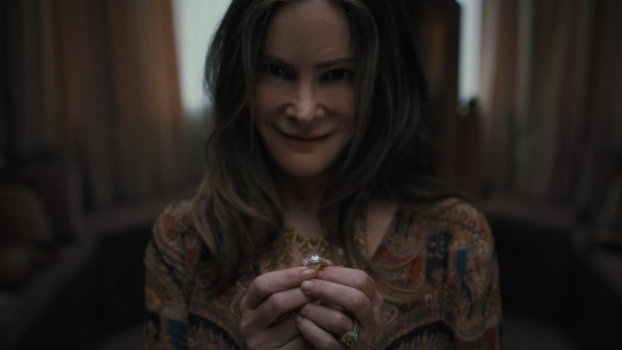 "Sesuatu yang Sangat Buruk Akan Terjadi": trailer film thriller yang sayang untuk dilewatkan pada bulan Maret di Netflix