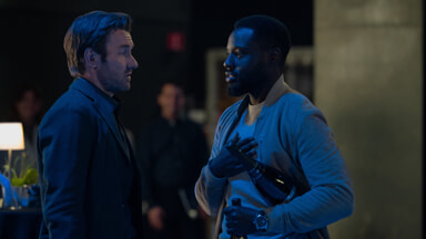 Joel Edgerton dan Dayo Okeniyi di Materi Gelap 2