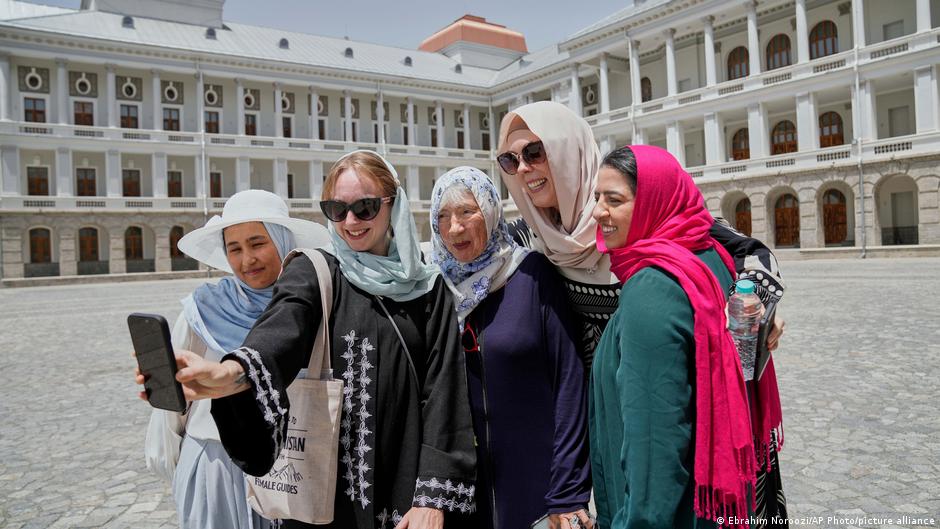 Bepergian di bawah Taliban: Influencer mempromosikan Afghanistan