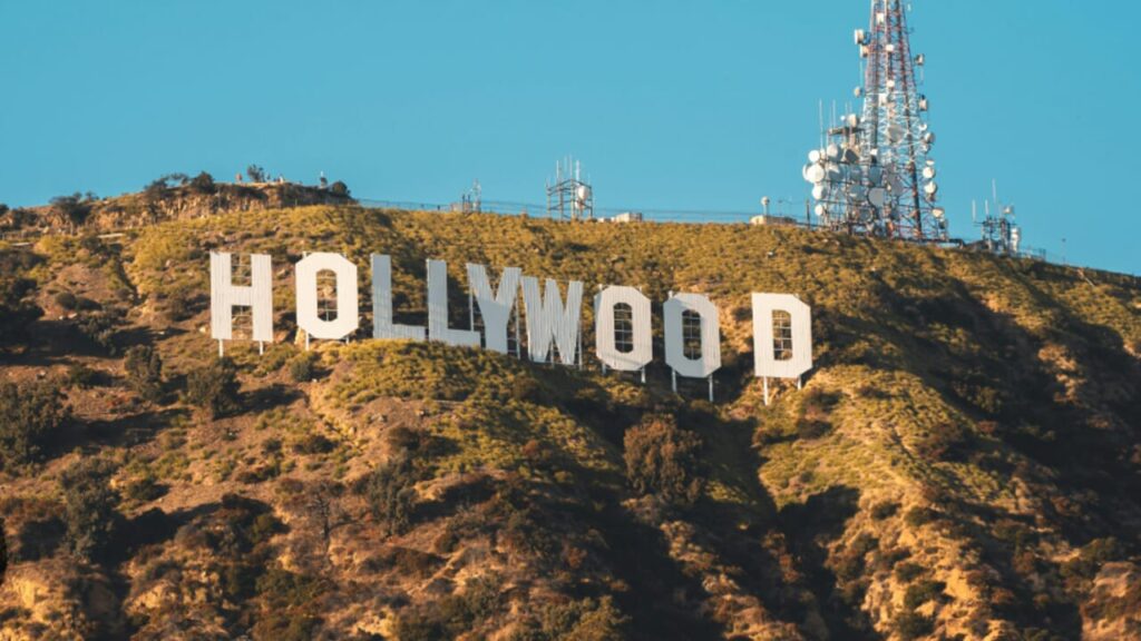 Hollywood yang hingar-bingar dan aneh di akhir tahun enam puluhan ada di toko buku untuk Accent