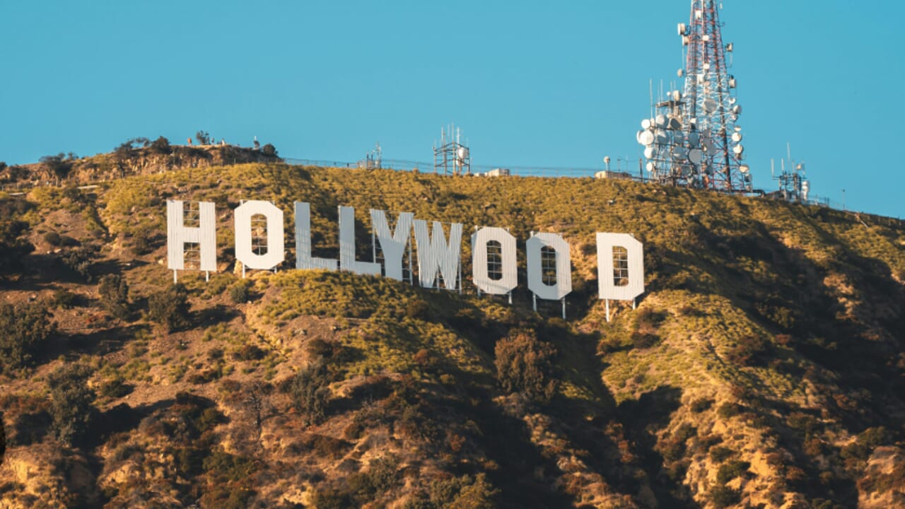 Hollywood yang hingar-bingar dan aneh di akhir tahun enam puluhan ada di toko buku untuk Accent