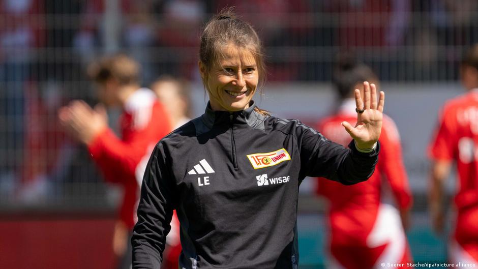 Marie-Louise Eta: pelatih kepala wanita pertama di Bundesliga
