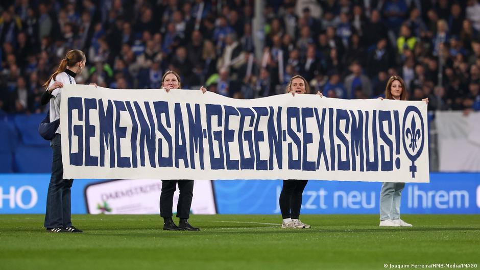 Seksisme dalam sepak bola - ruang untuk dihina?