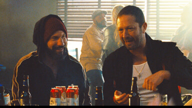 The Bear 5 - Gary - Mikey dan Richie bersenang-senang di bar