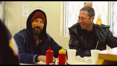 The Bear 5 - Gary - Mikey dan Richie makan siang di restoran di Gary