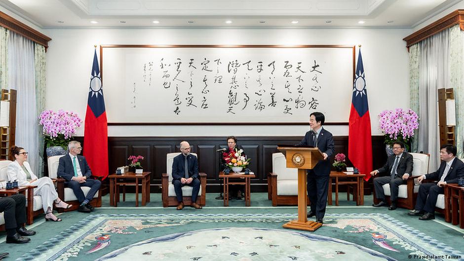 Anggota Bundestag di Taiwan - Tiongkok melakukan protes