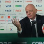 Bos FIFA Infantino membela harga tiket dan kedekatan Trump