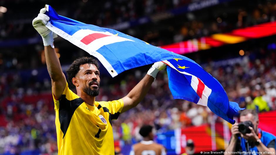 Pahlawan Piala Dunia Tanjung Verde, Vozinha: Dari pangkuan nenek buyut hingga pentas dunia