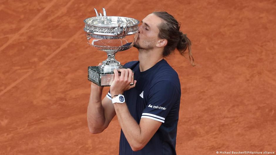 Prancis Terbuka: Zverev memenangkan turnamen Grand Slam untuk pertama kalinya