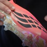 Adidas membuat sepatu sepak bola untuk para bintang