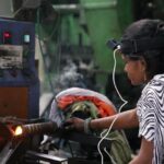 India: Pekerja pabrik melatih AI dan takut kehilangan pekerjaan
