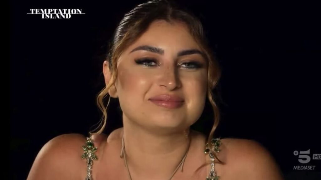 Temptation Island, rapornya: Iris memilih tanduk (0), Kejahatan onomastik Diamante dan Bernadette (4), Sabrina menggiring bola (8)