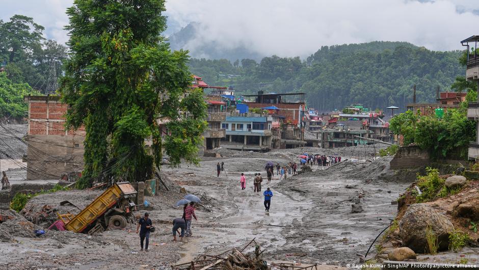 Banjir bandang Himalaya: jumlah korban tewas terus meningkat