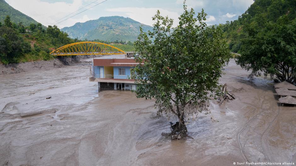 Banjir bandang di Himalaya: Bagaimana bencana di Nepal bisa terjadi?