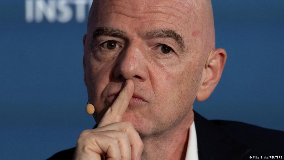 FIFA: Apakah Gianni Infantino harus mengkhawatirkan pekerjaannya?