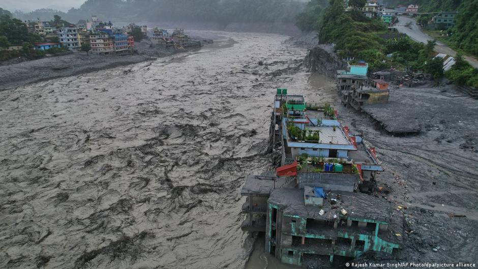 Korban tewas di Himalaya meningkat menjadi hampir 800 orang