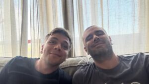 Alessandro Di Battista mengingatkan kita bahwa kita tetap manusia