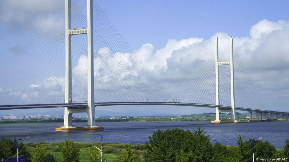 Jembatan baru Korea Utara ke Tiongkok dan Rusia