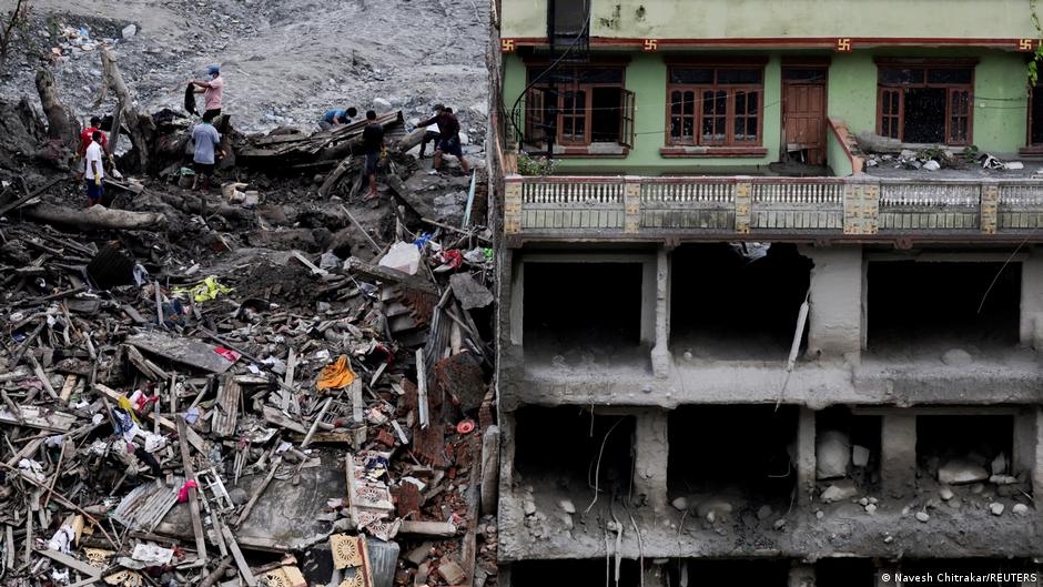 Nepal: Rekonstruksi yang mahal setelah banjir bandang