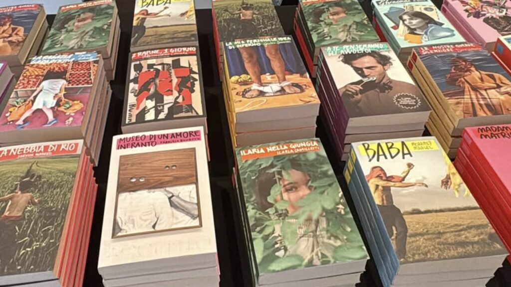 Aksen empat tahun dengan 40 buku dan 18 suara baru. Cattelan: "Memulai tidak pernah mudah"