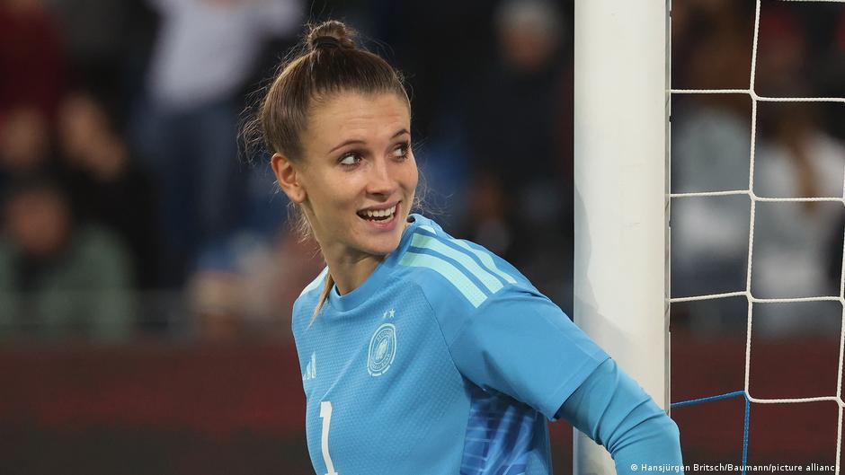 DFB Wanita: Ena Mahmutovic memanfaatkan peluang mencetak gol melawan Berger